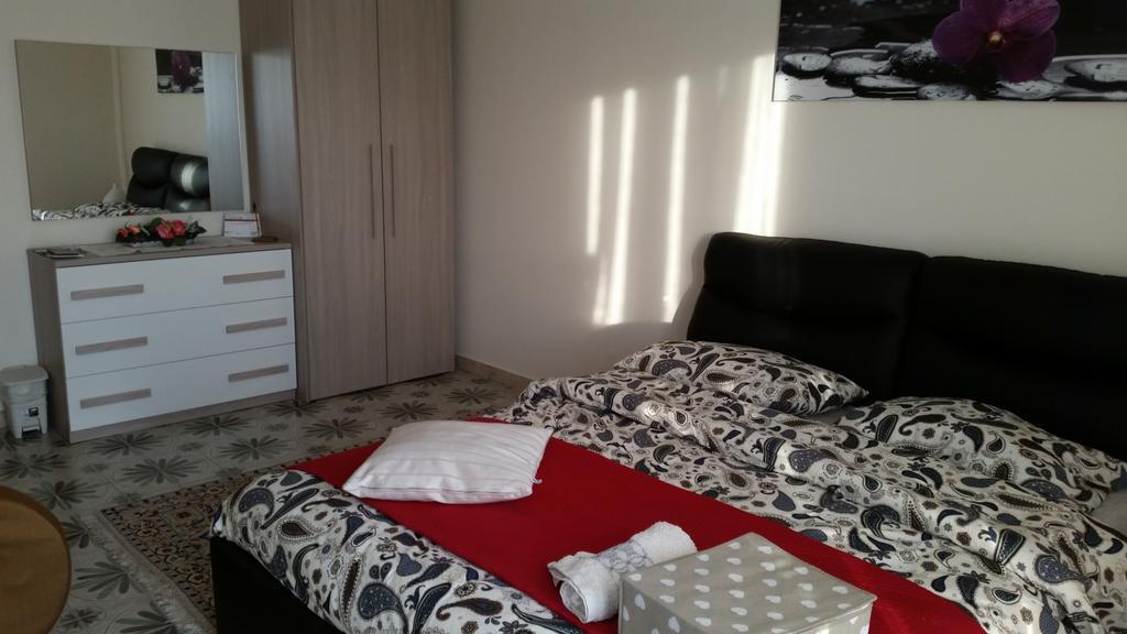 Lian Room B&B Касерта Стая снимка